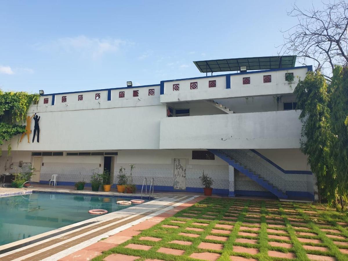 Arristo And Club 3* Ahmedabad
