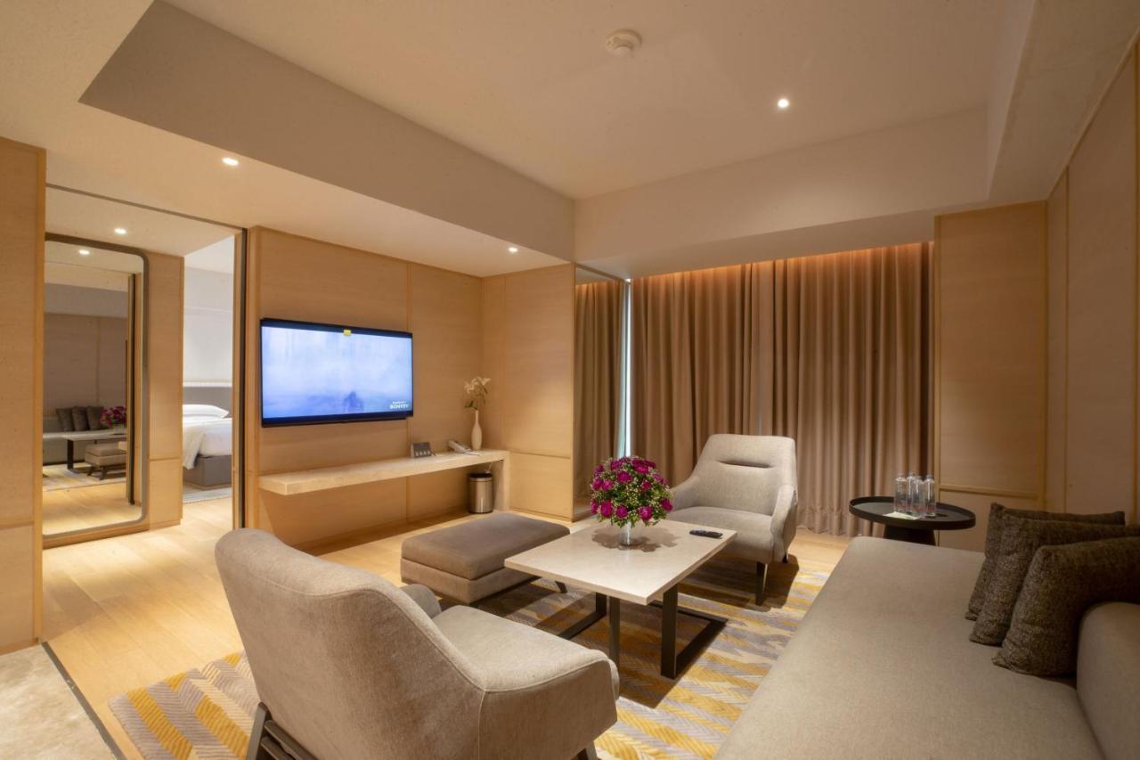 Courtyard By Marriott Sindhu Bhavan Road 5*