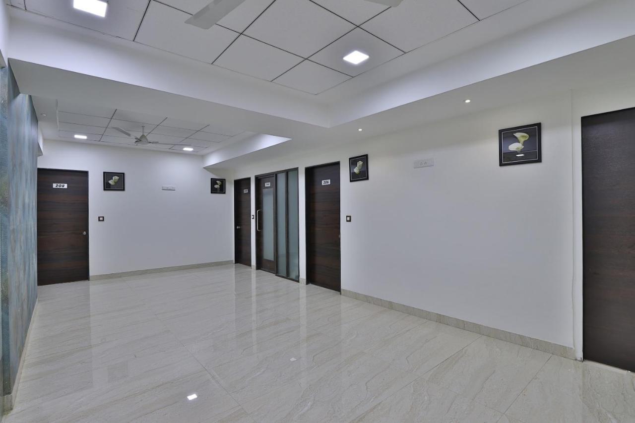 Collection O Acropole Ahmedabad