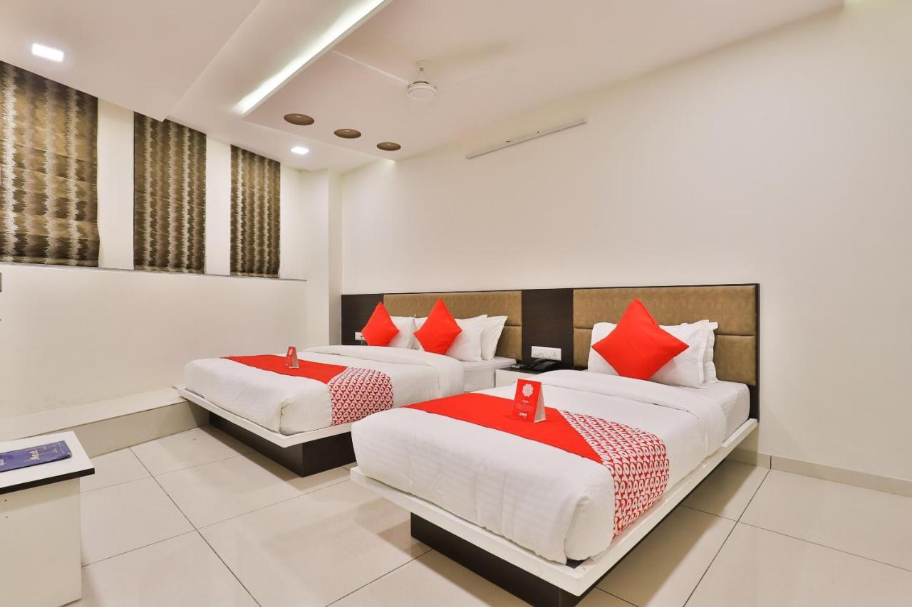Hotel Oyo Raadhe Ahmedabad