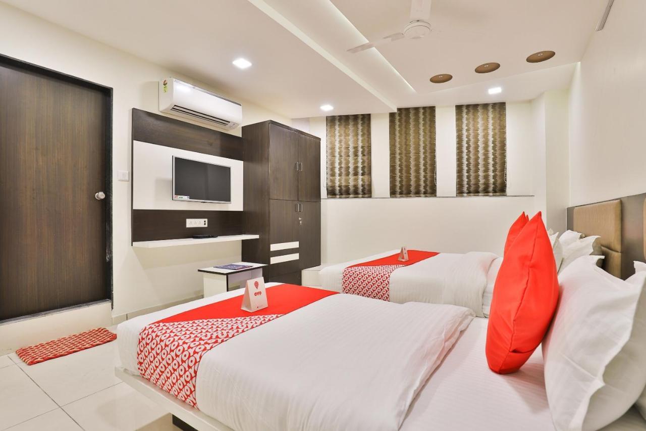 Hotel Oyo Raadhe Ahmedabad