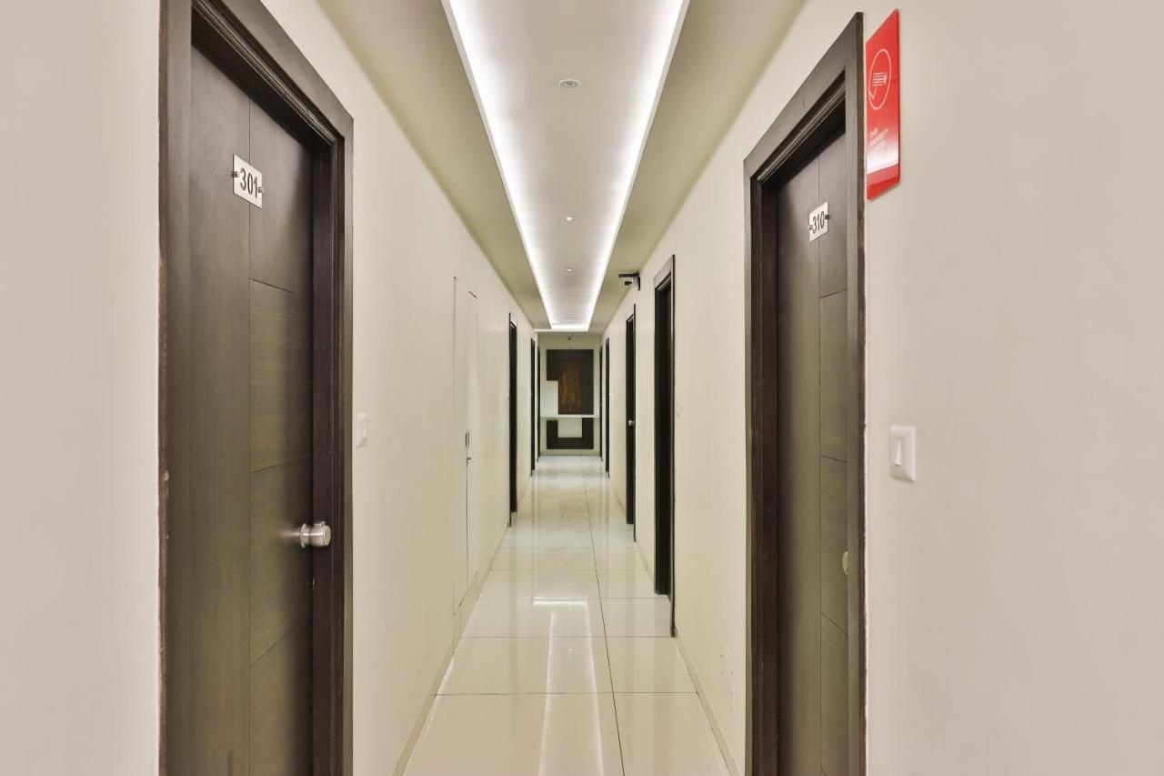 Hotel Oyo Raadhe Ahmedabad