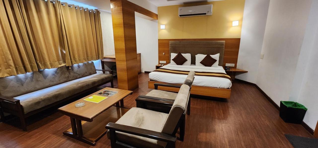 Collection O 17189 Kanak Ashram Road Hotel 3*