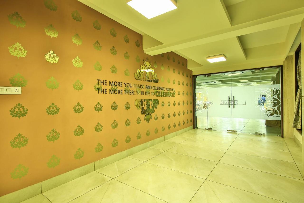 Fabhotel Flora Vastral 3*