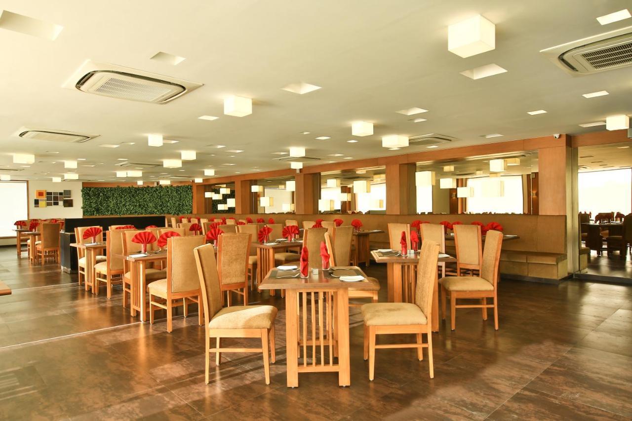 Fabhotel Flora Vastral