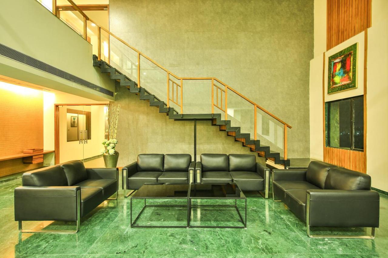 Fabhotel Flora Vastral Hotel