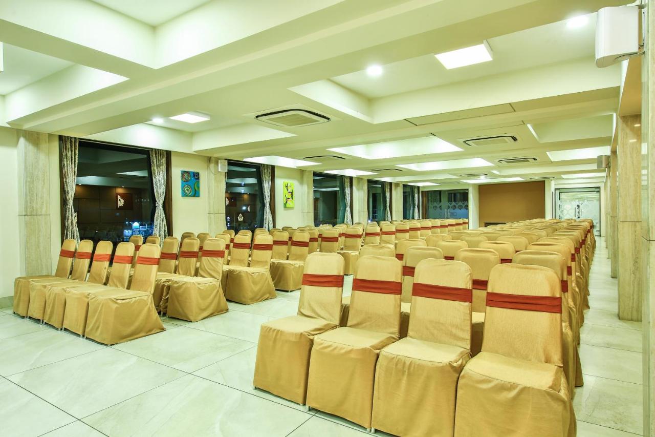 Hotel Fabhotel Flora Vastral Ahmedabad