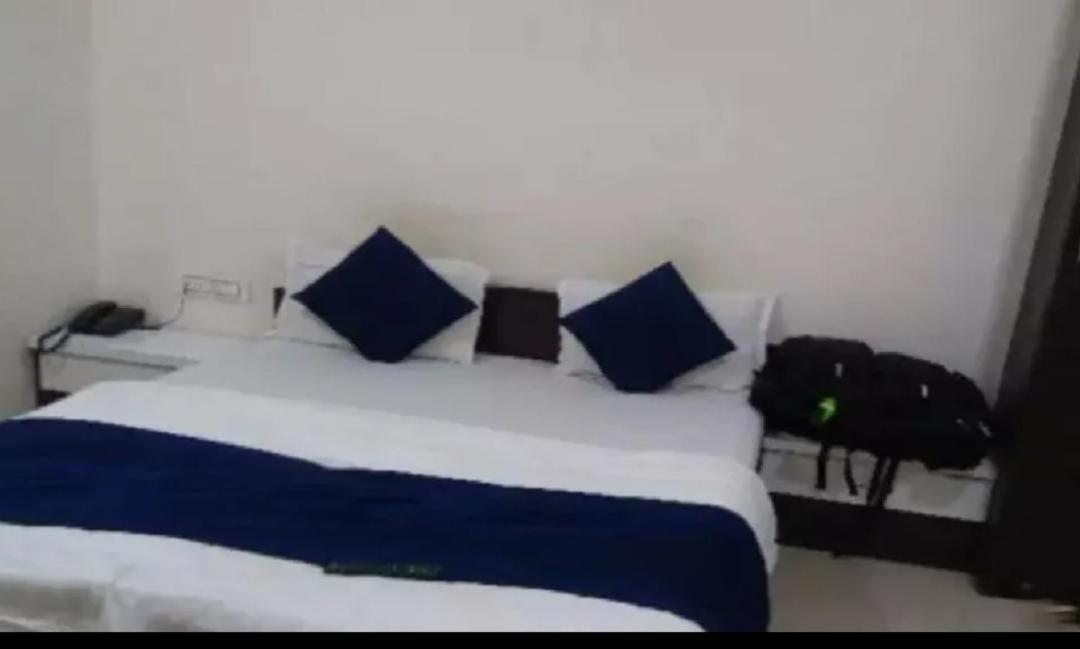 Silver - Naroda Hotel