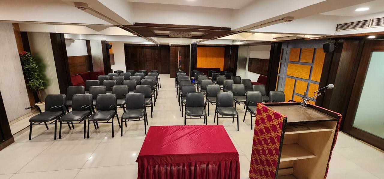 Collection O 17189 Kanak Ashram Road 3* Ahmedabad