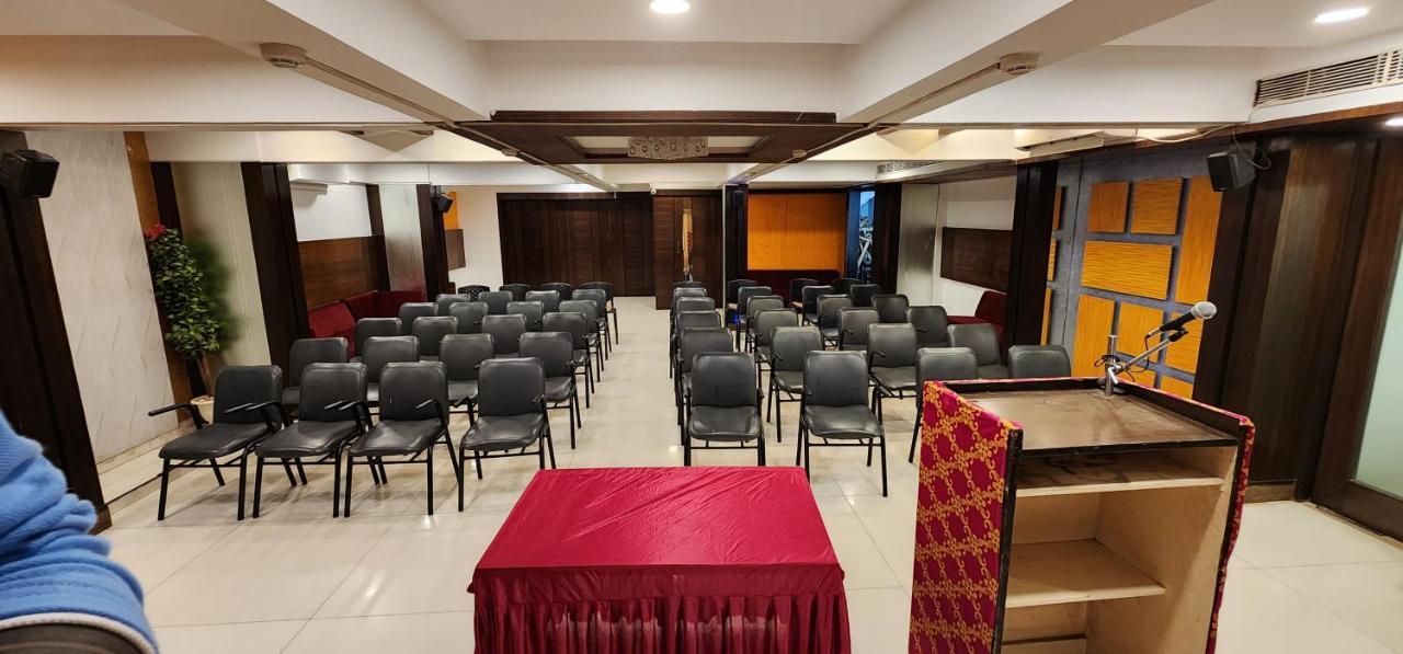 Hotel Collection O 17189 Kanak Ashram Road 3*