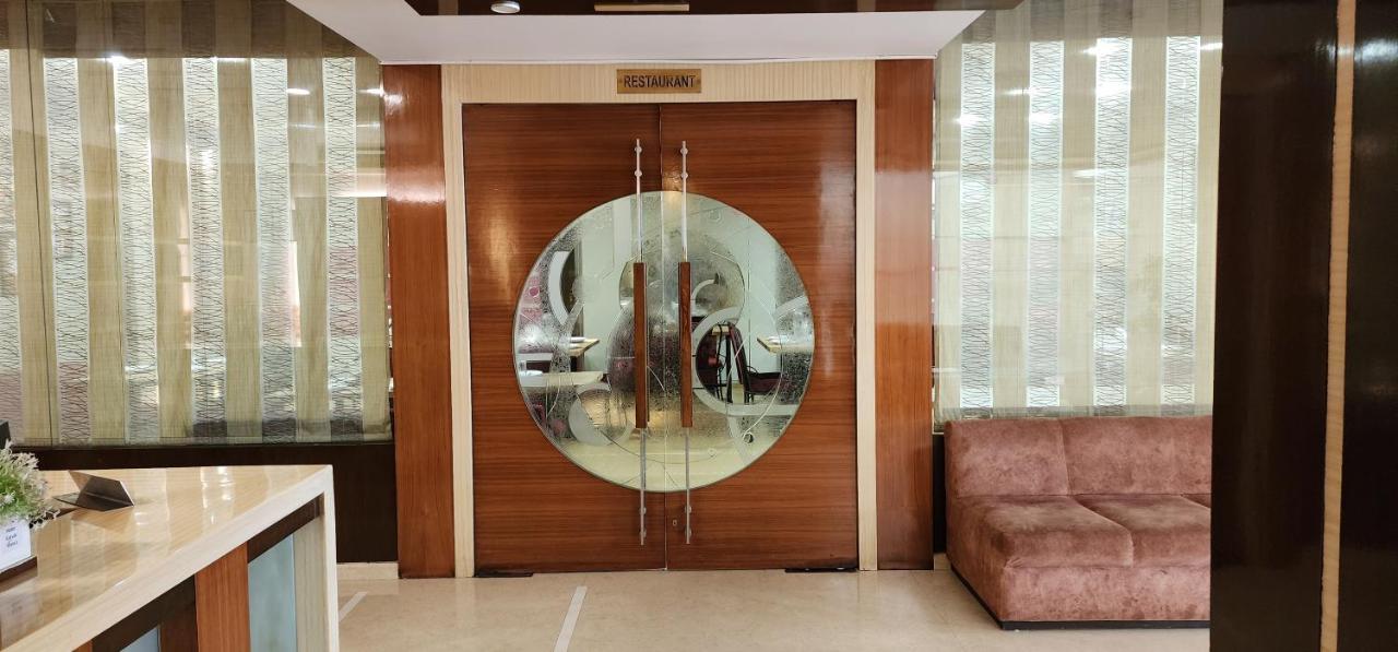 Collection O 17189 Kanak Ashram Road 3* Ahmedabad