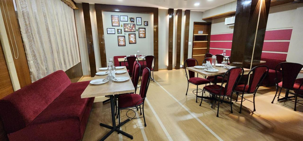 Hotel Collection O 17189 Kanak Ashram Road Ahmedabad