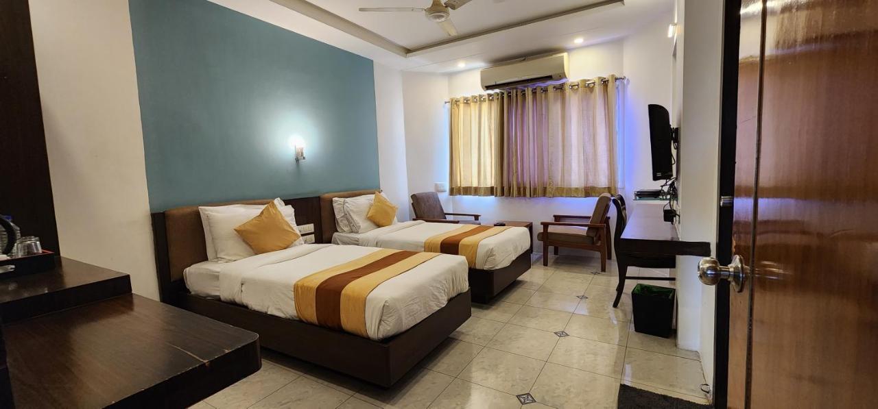 Collection O 17189 Kanak Ashram Road Hotel 3*