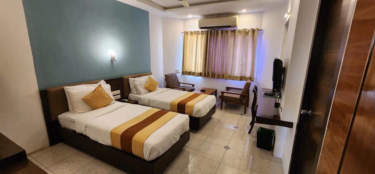 Hotel Collection O 17189 Kanak Ashram Road Ahmedabad