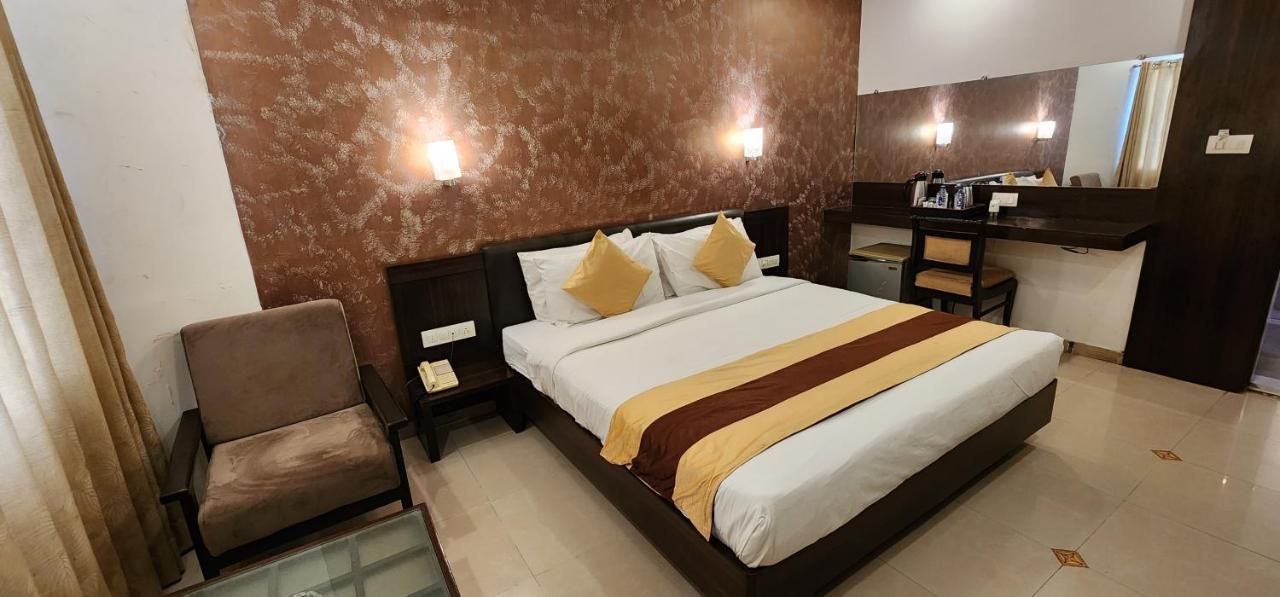 Collection O 17189 Kanak Ashram Road 3* Ahmedabad