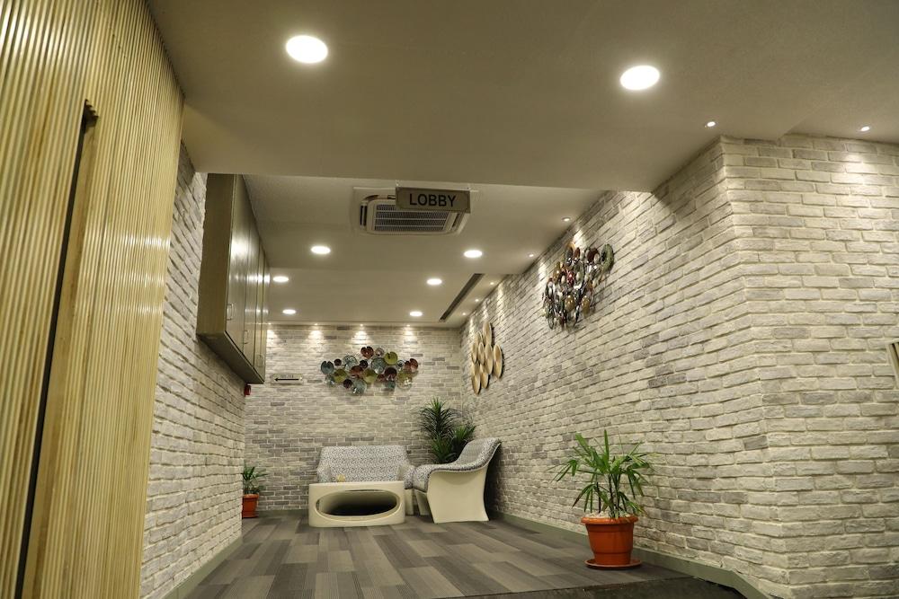 Tribecca Select Hotel Ahmedabad