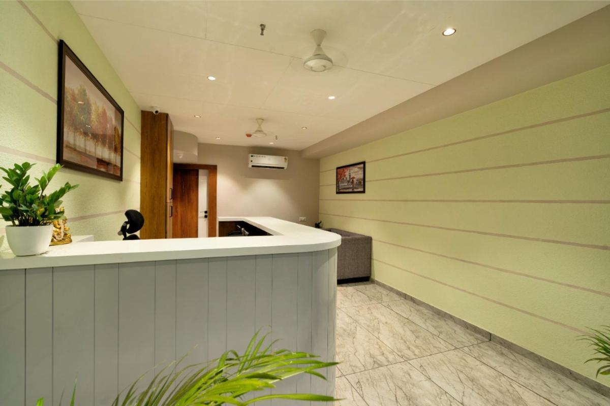 Royal Crown Hotel Ahmedabad