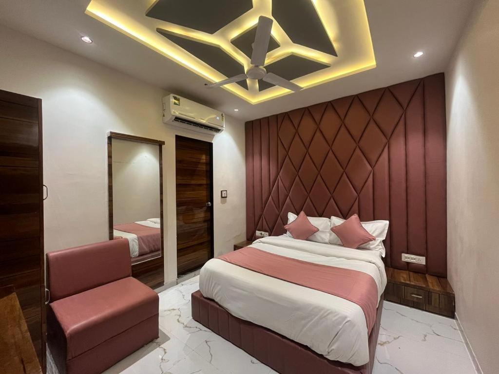 Paragon Hotel 3*