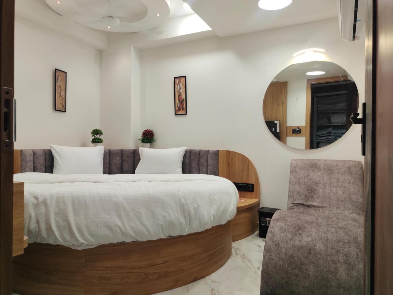 Hotel Lavish 3*