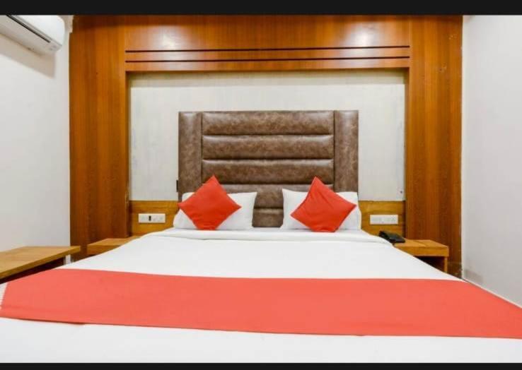Hotel Safari Ahmedabad