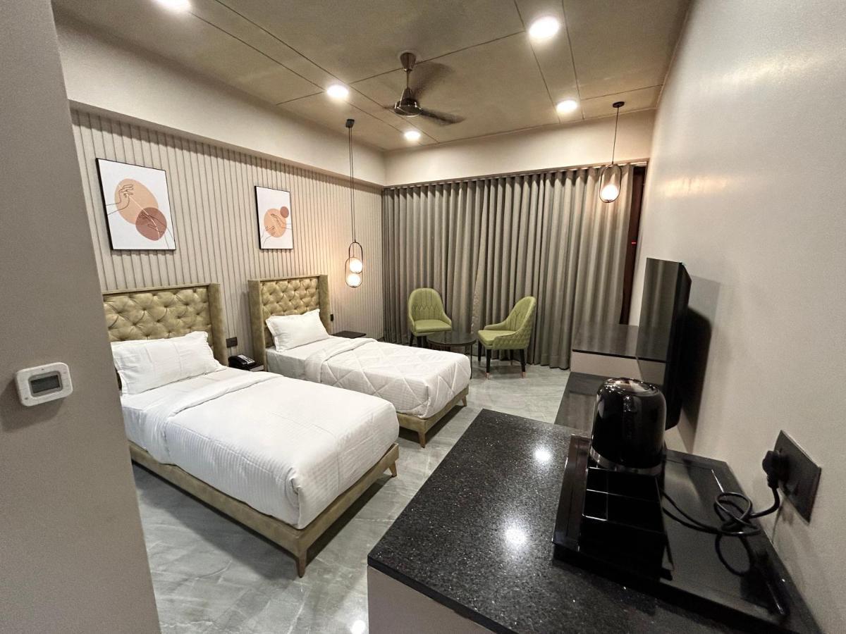 Apricot Motera Hotel