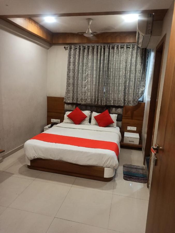 Madhav Hotel 2*