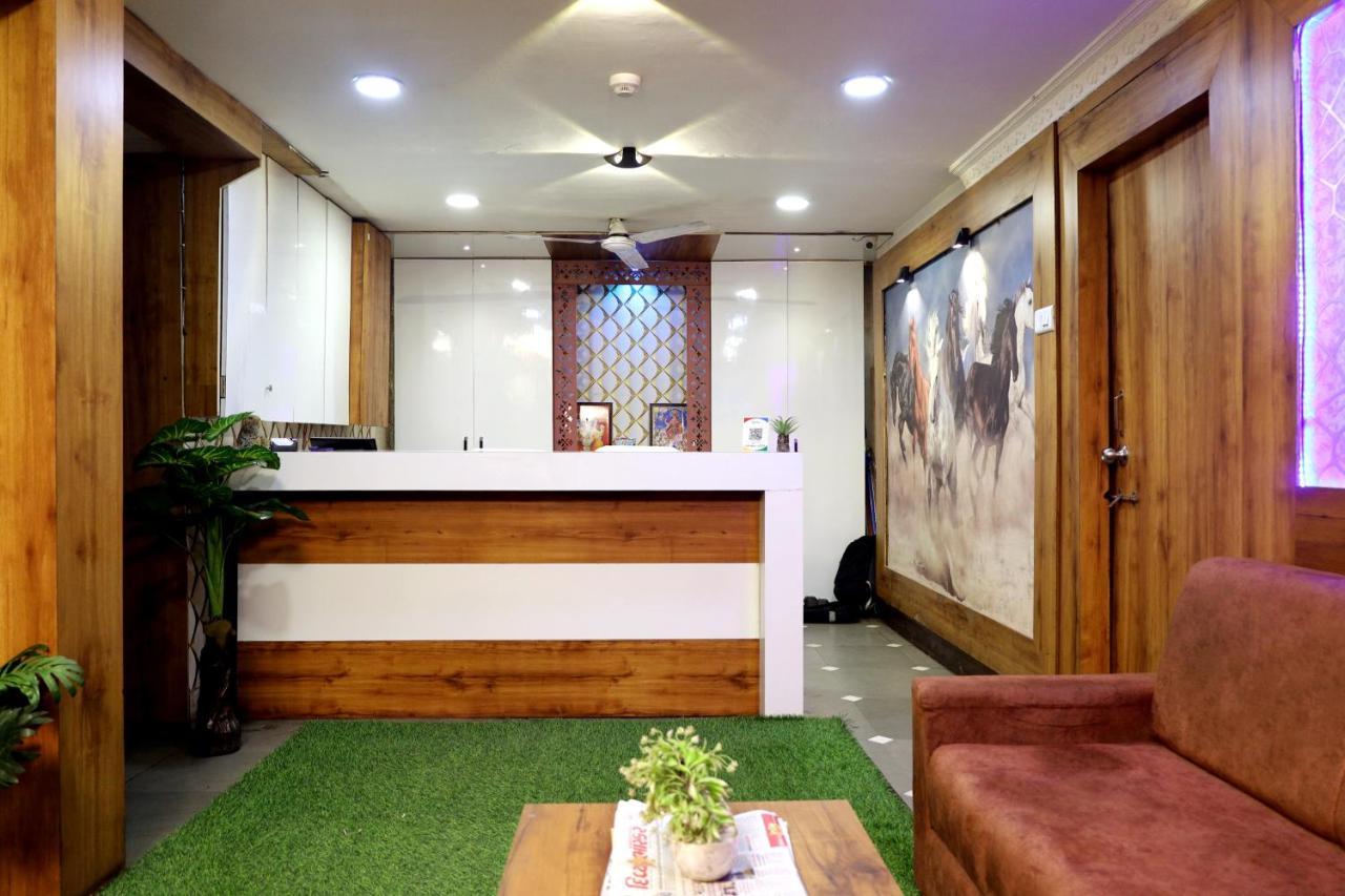 Hotel Goverdhan Palace Bapunagar 2*