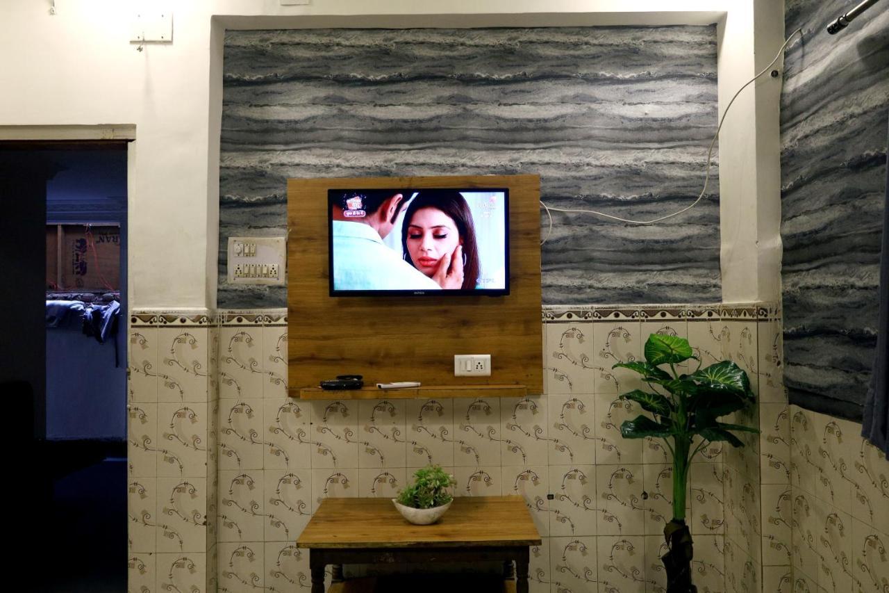 Goverdhan Palace Bapunagar Hotel