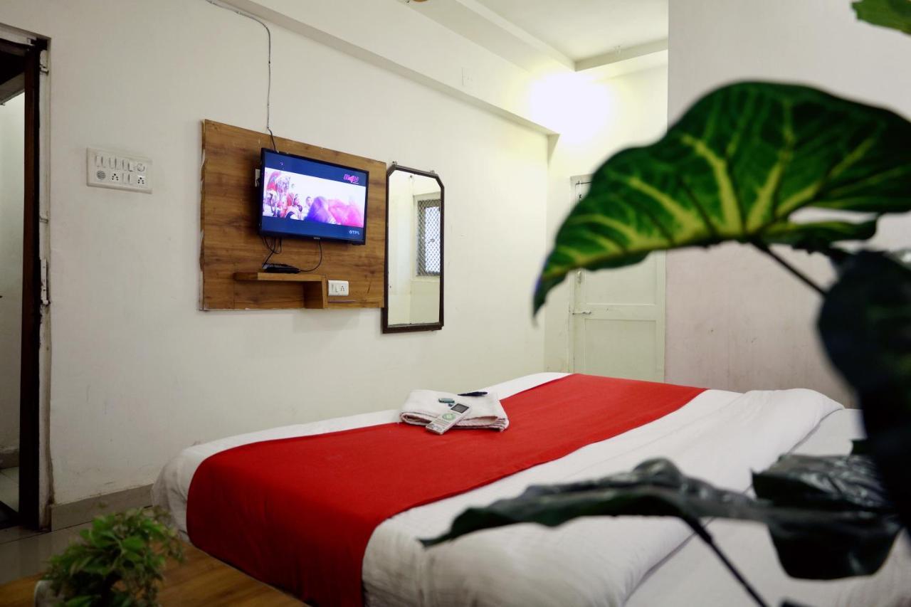 Goverdhan Palace Bapunagar Hotel