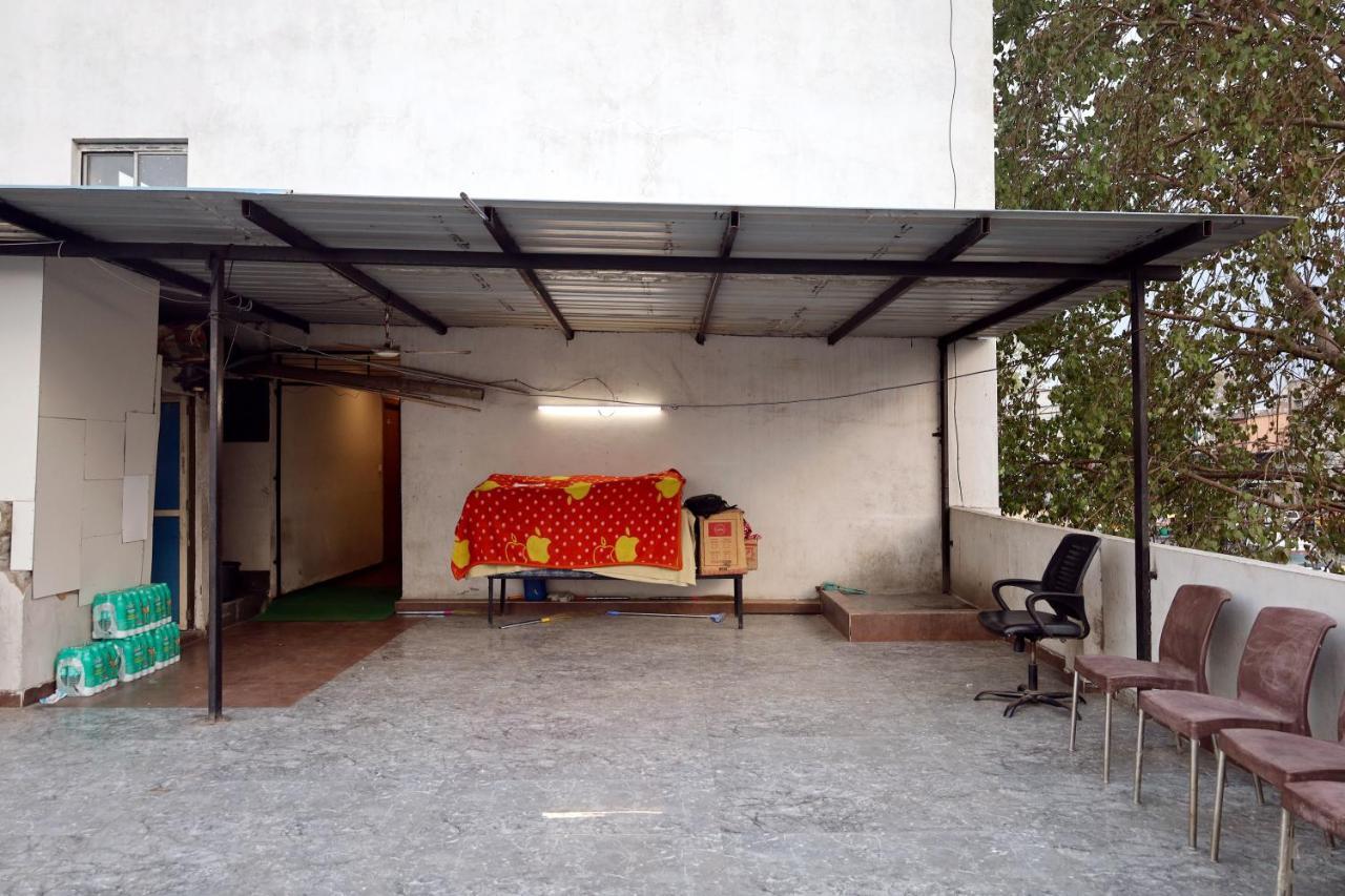 Madhav Hotel