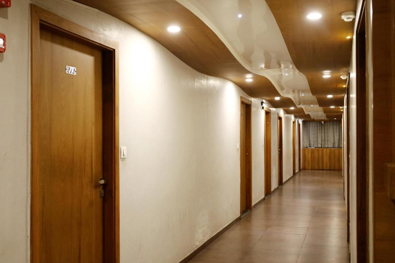 Madhav Hotel