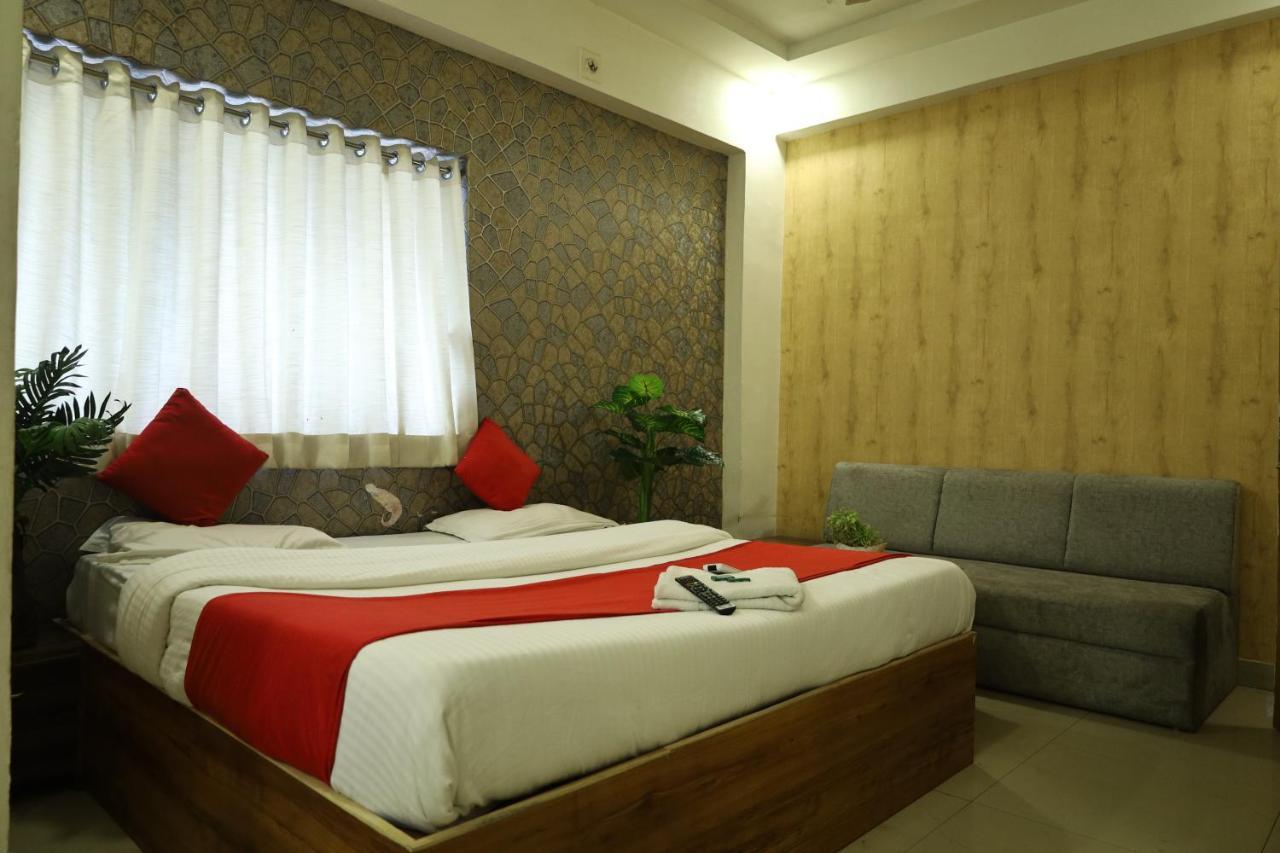 Goverdhan Palace Bapunagar Hotel