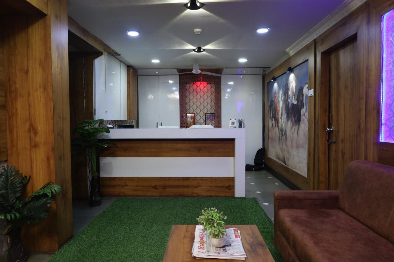 Goverdhan Palace Bapunagar Hotel 2*
