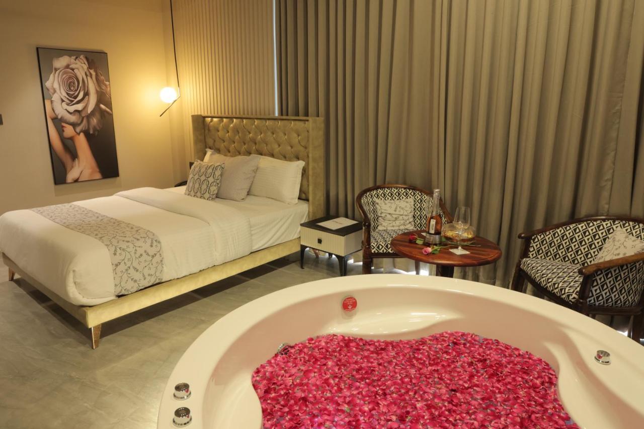 Apricot Motera Hotel 3*