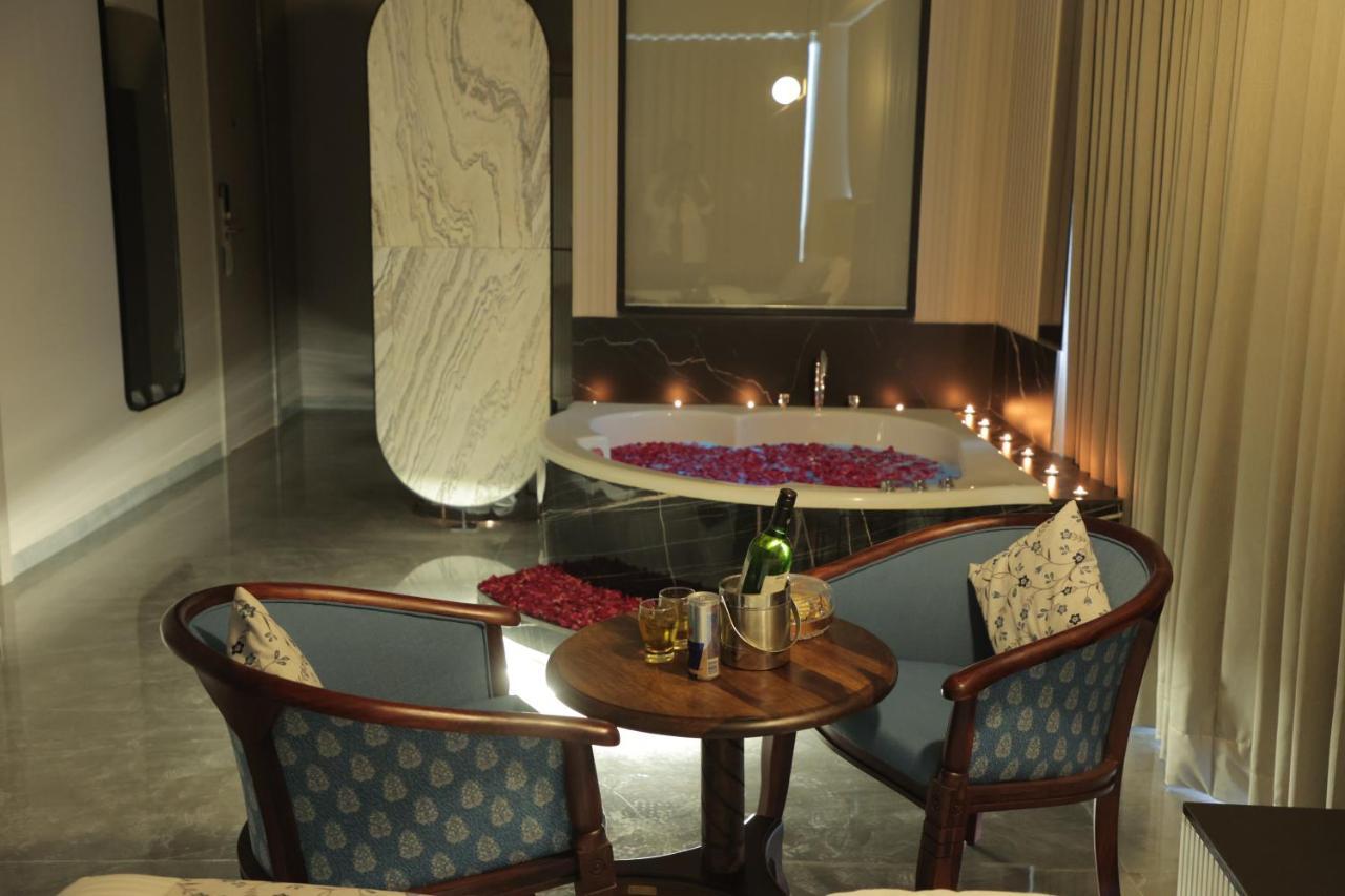 Apricot Motera Hotel