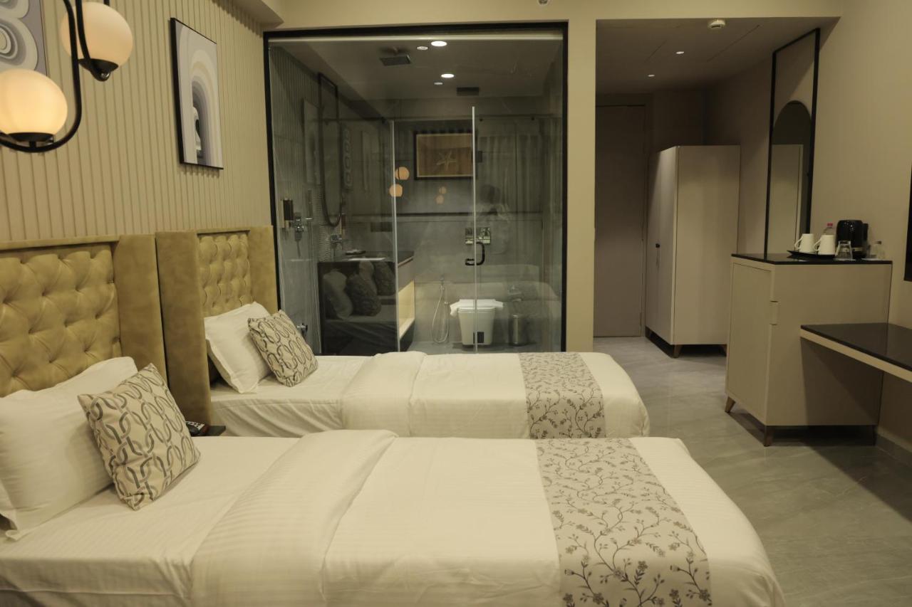 Apricot Motera Hotel