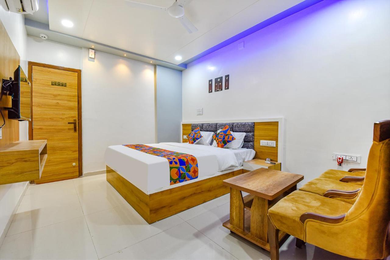 Fabhotel Dev Palace 3*