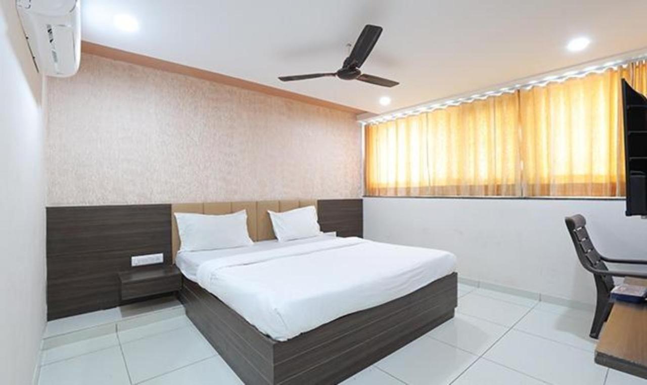 Hotel Fabhotel The Heaven Ahmedabad