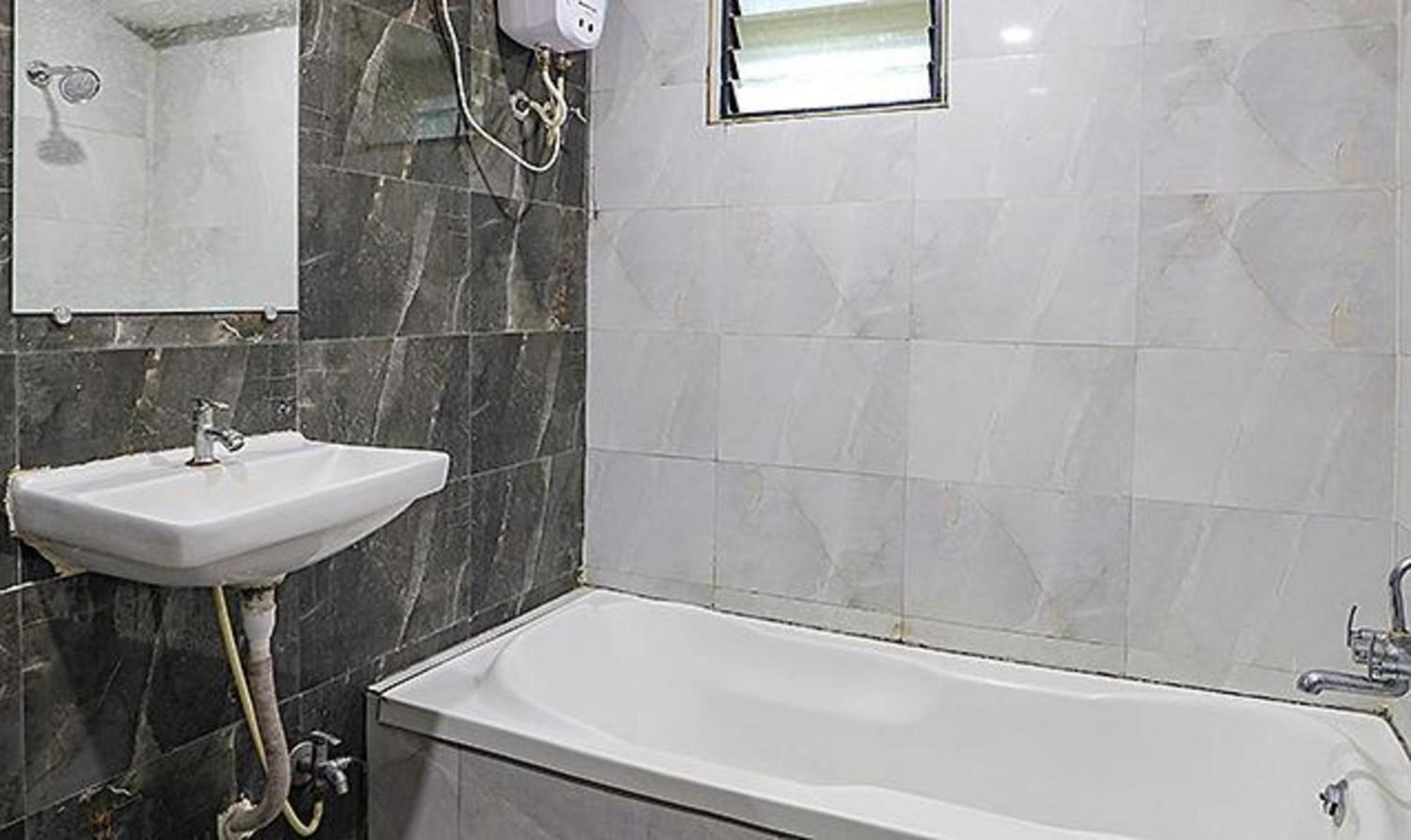 Hotel Fabhotel The Heaven Ahmedabad