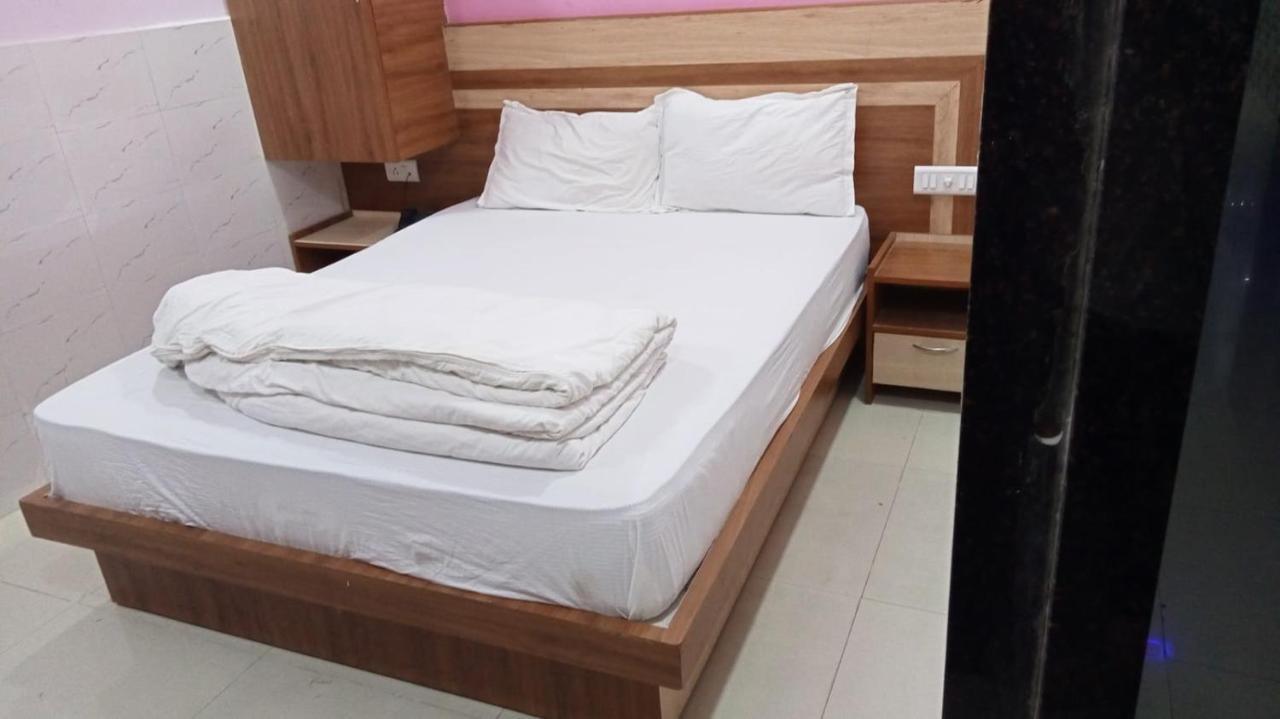 Shree Krishna Hotel 3*