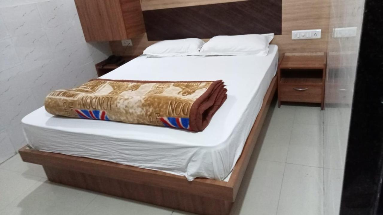 Shree Krishna Hotel 3*