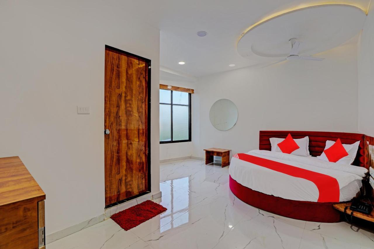 Oyo Flagship 81508 Gk Ahmedabad