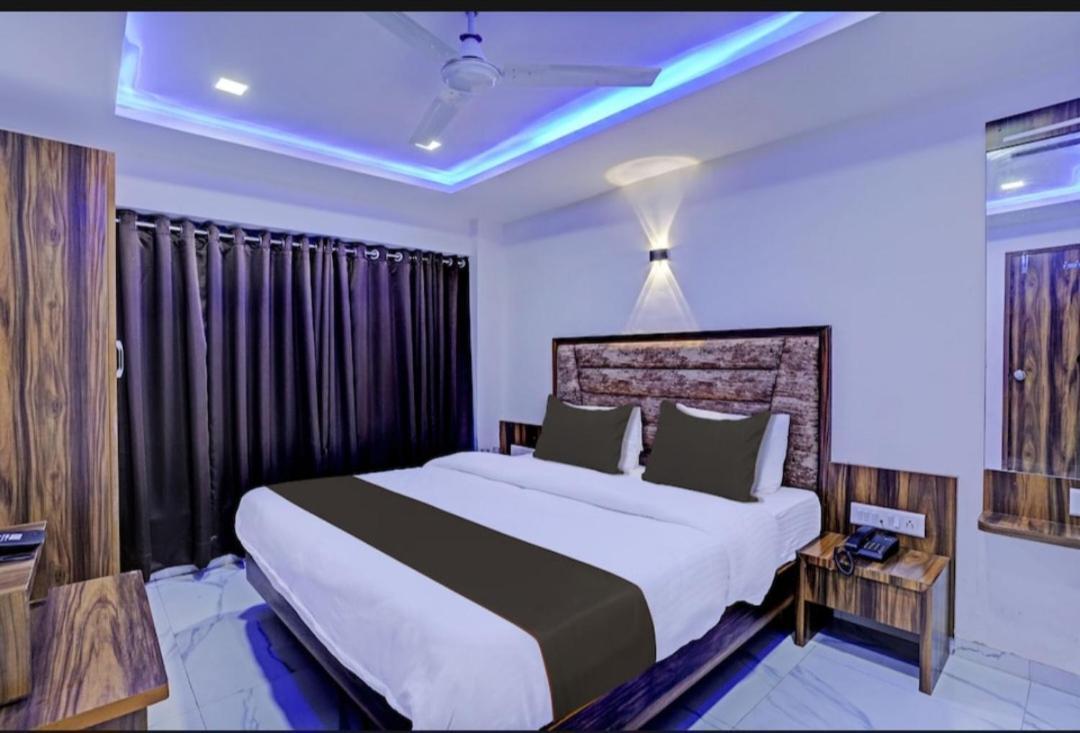 Hotel Nik Palace Ahmedabad