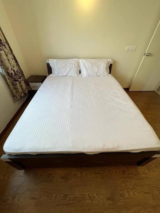 Apartment World Cup Motera Cricket Stadium Furnished 6bed-2bhk *