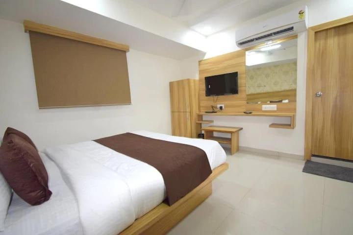 Hotel Midnight Ahmedabad
