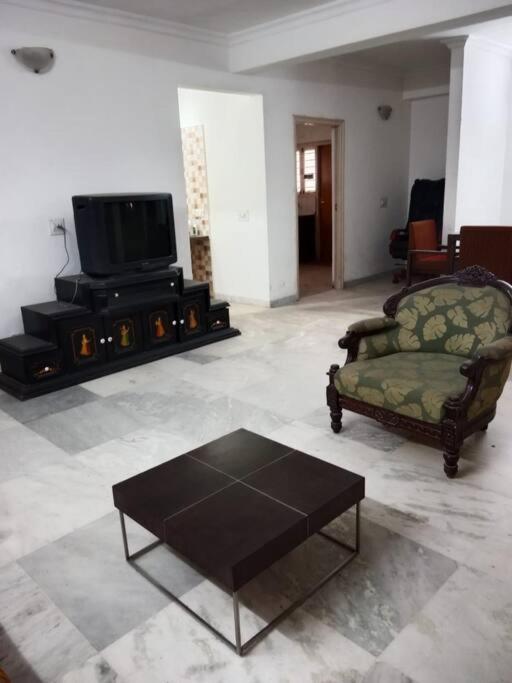 Ideal For Families And Friends Apartment Ahmedabad