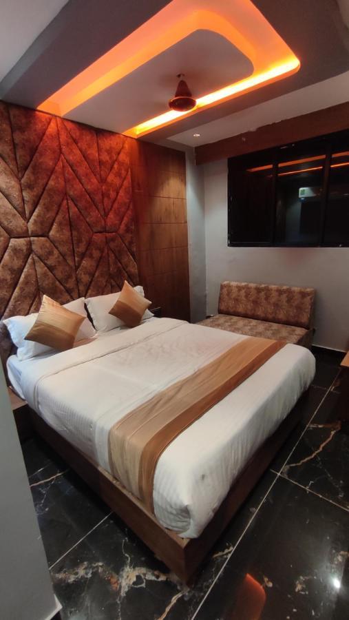 Hotel Prime Land *