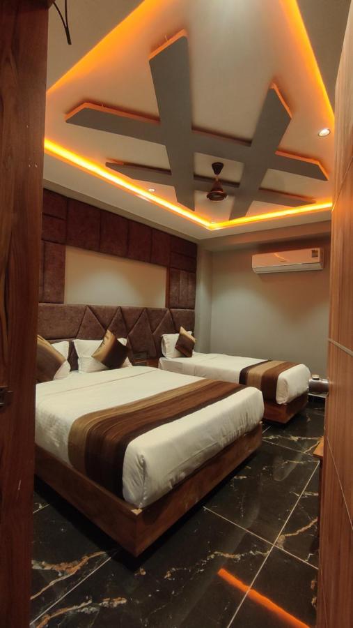 Hotel Prime Land *