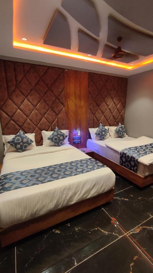 Hotel Prime Land *
