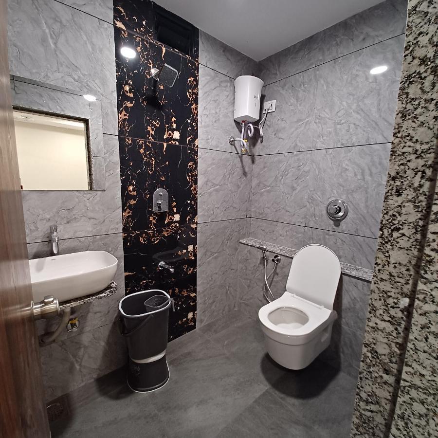Leela Palace 3*